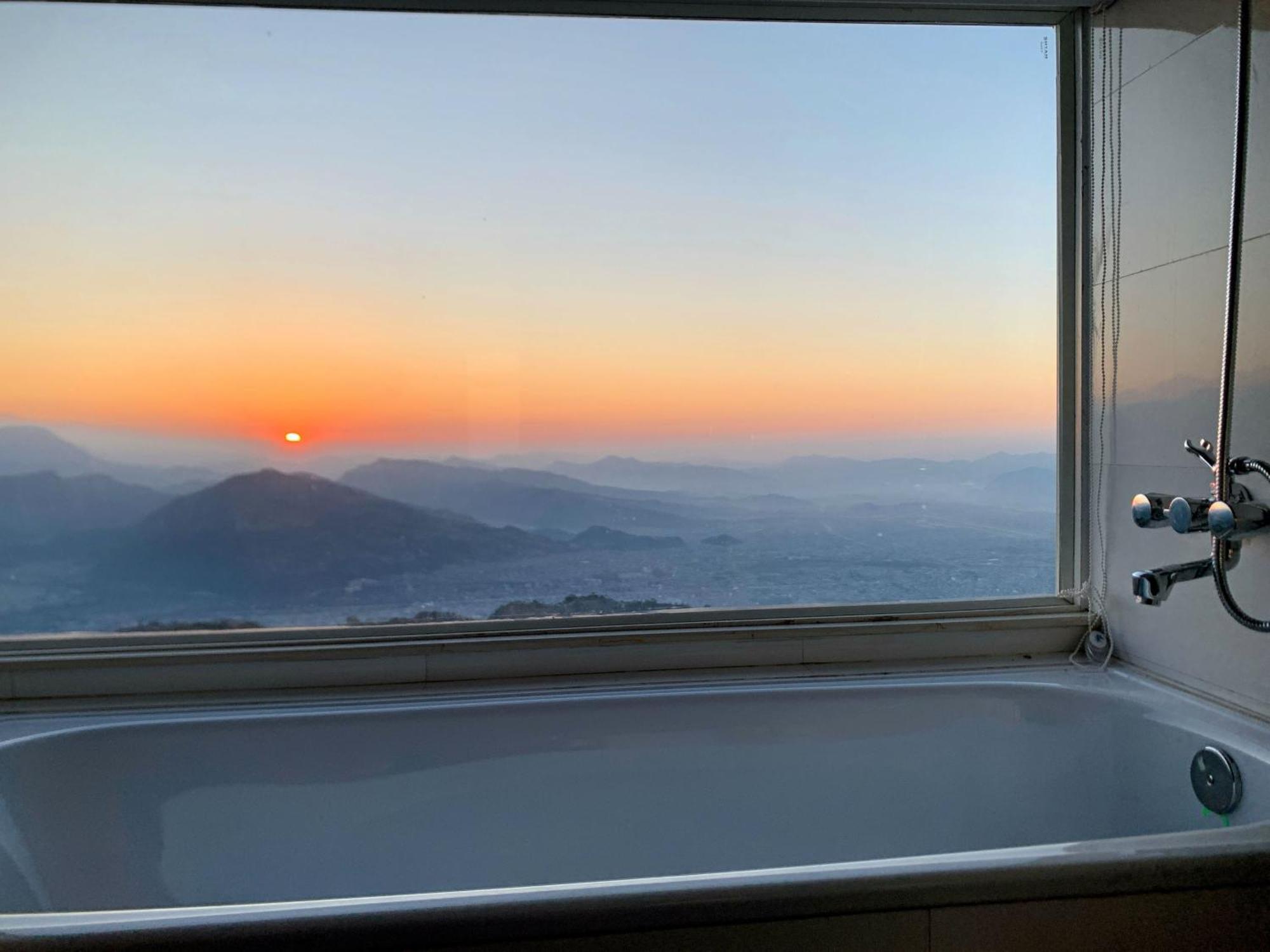 Superview Lodge, Best Himalayan Sunrise In Sarangkot Pokhara Exterior photo